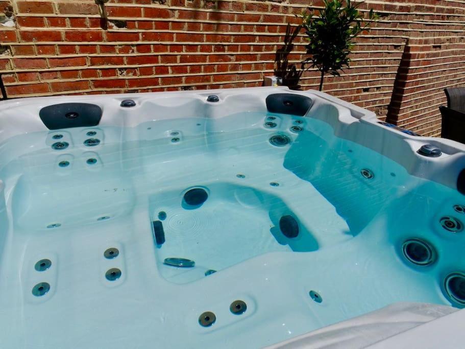 Huge Luxury 8 Bed Manor House Hot Tub Pool Table Villa Saffron Walden Bagian luar foto