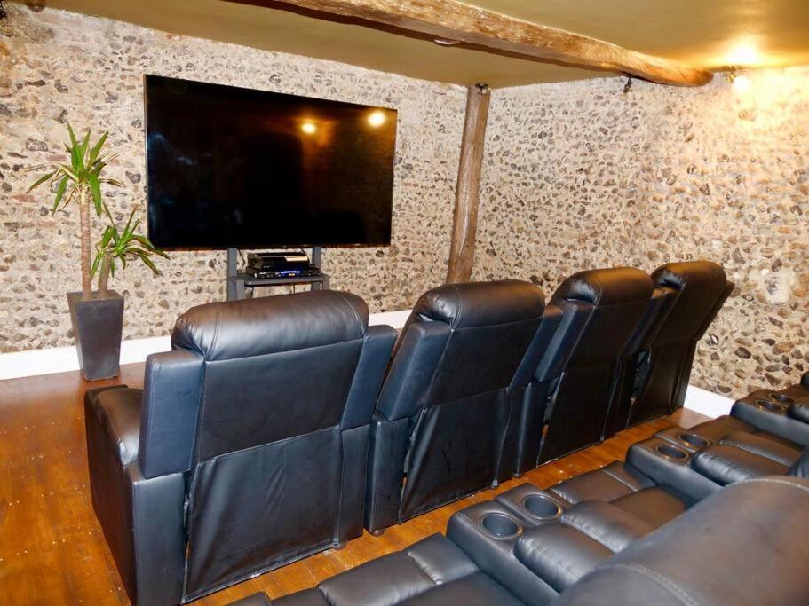 Huge Luxury 8 Bed Manor House Hot Tub Pool Table Villa Saffron Walden Bagian luar foto