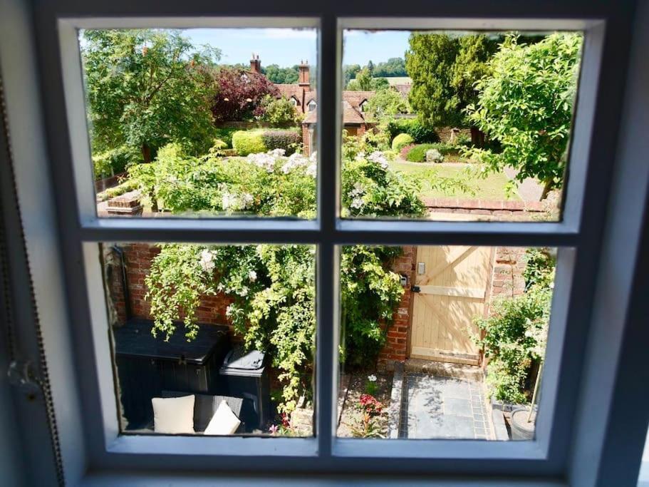 Huge Luxury 8 Bed Manor House Hot Tub Pool Table Villa Saffron Walden Bagian luar foto